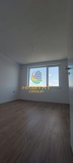 Penthouse cu 4 camere decomandat în Metalurgiei