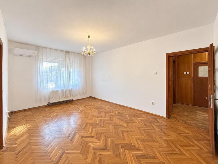 Apartament cu 4 camere decomandat în Șagului