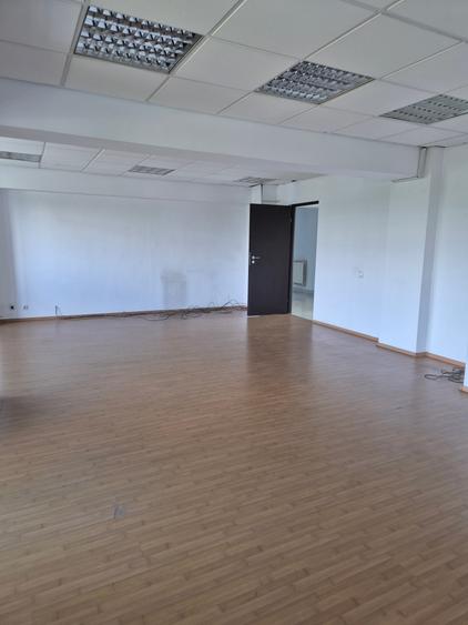 Birou, de 146.47999572754 mp, în P-ța Unirii