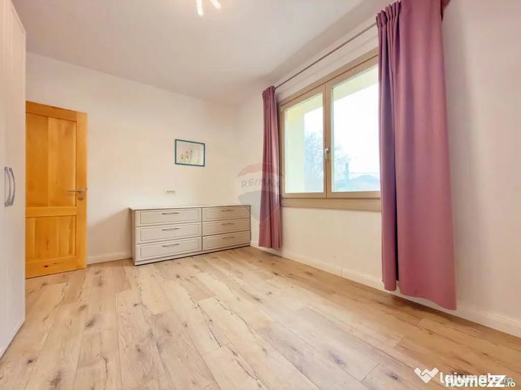 Casă cu 7 camere cu Teren 357 Mp în Romanilor