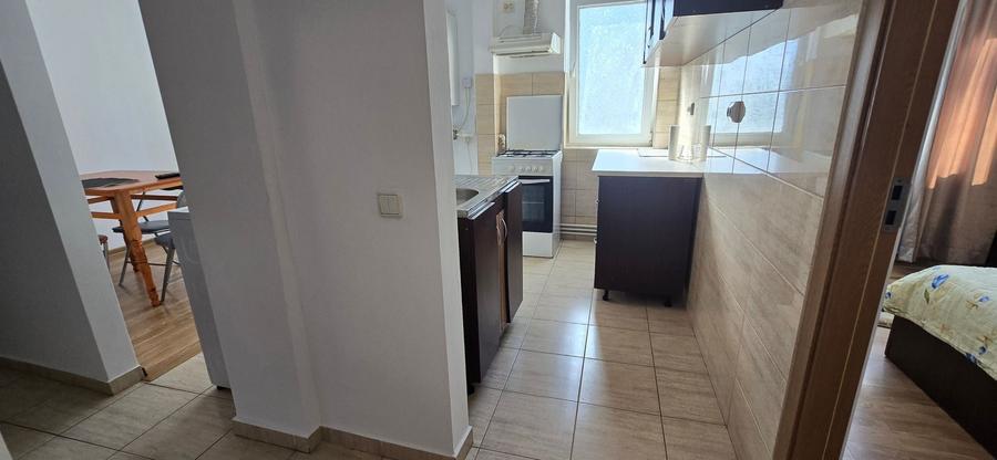 Apartament cu 3 camere nedecomandat, mobilat în Central