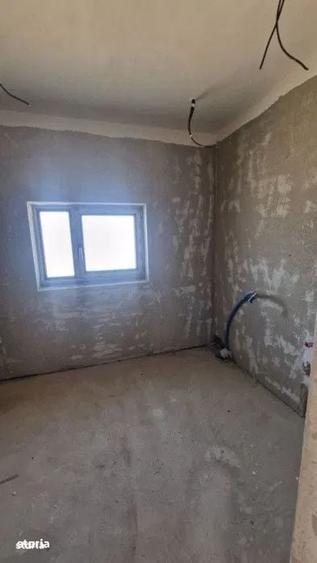 Casă cu 4 camere semidecomandat cu Teren 350 Mp în Jucu