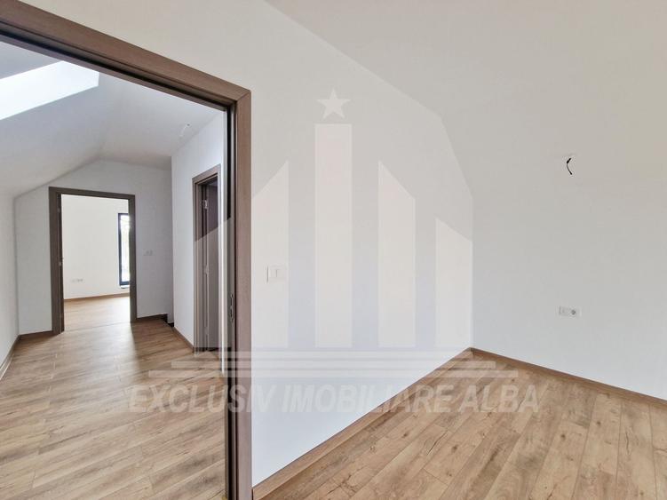 Casă individuală cu 4 camere cu Canalizare în Central