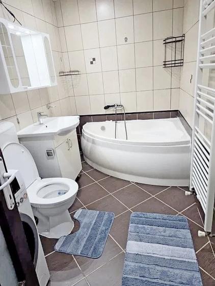 Apartament cu 3 camere semidecomandat în Soarelui