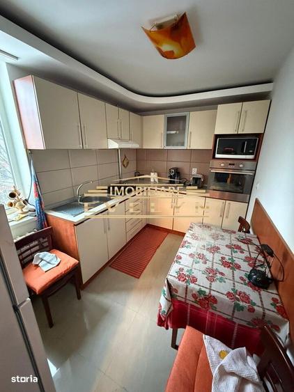 Apartament cu 4 camere decomandat în Central