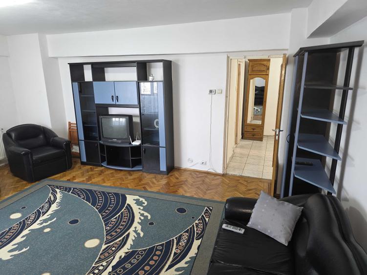 Apartament cu 3 camere decomandat în Rolast