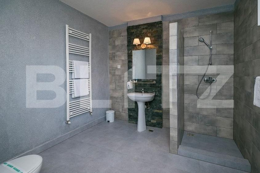 Casă individuală cu 10 camere cu Canalizare în Corunca