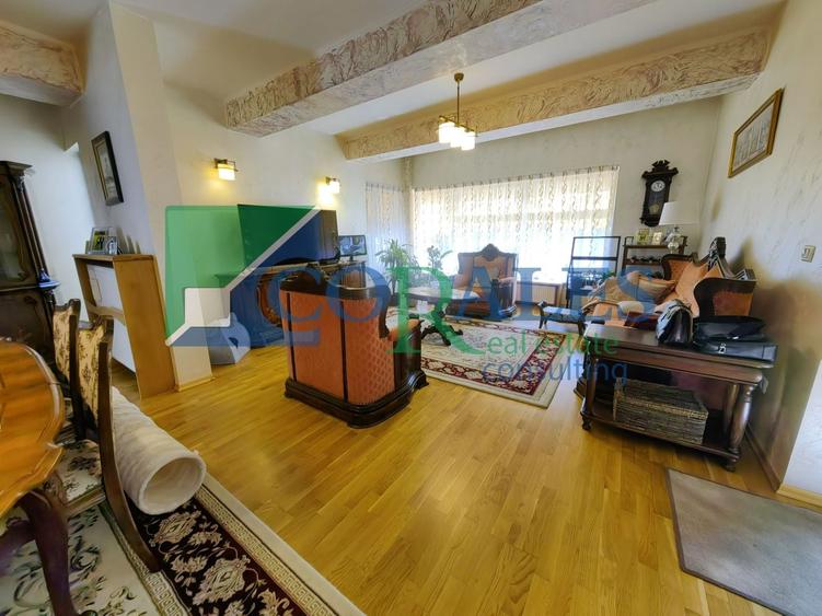 Casă individuală cu 6 camere cu Canalizare în Girocului