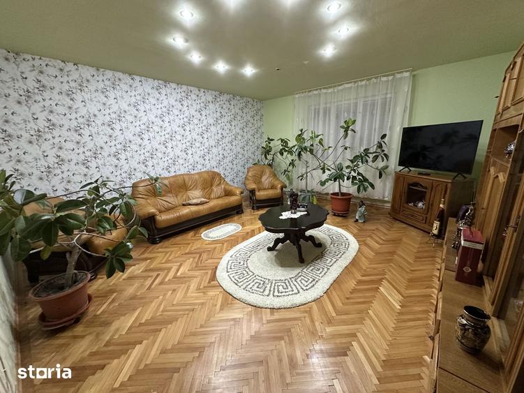 Casă cu 4 camere decomandat cu Teren 420 Mp în Central