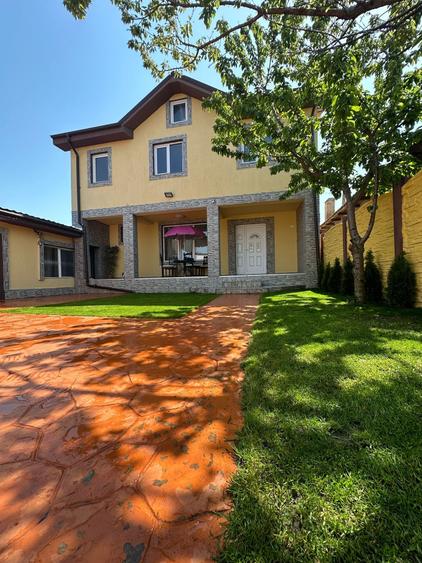 Casă individuală cu 6 camere cu Canalizare în Ovidiu