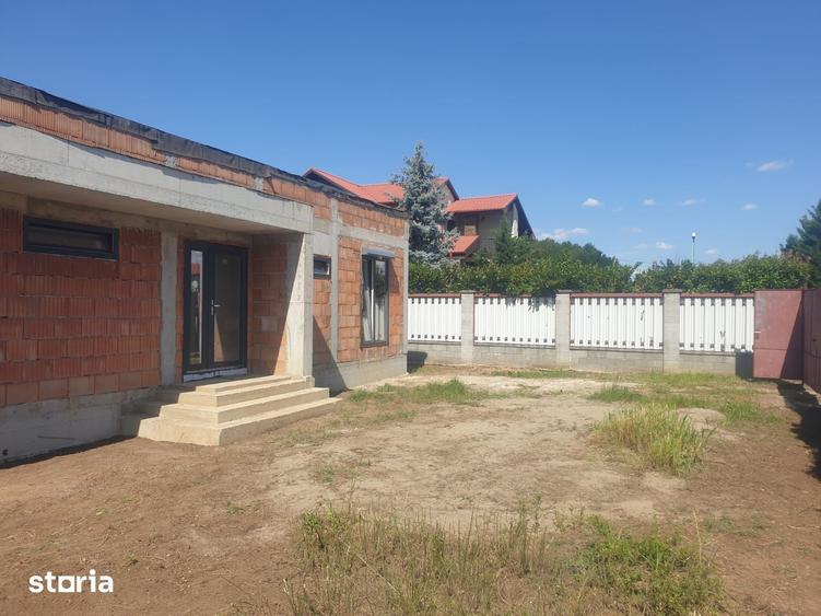Casă cu 2 camere cu Teren 1100 Mp în Pârneava