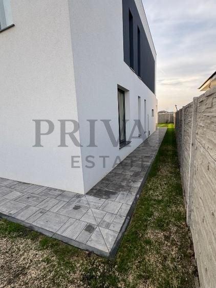 Duplex cu 5 camere cu Canalizare în Dumbrăvița