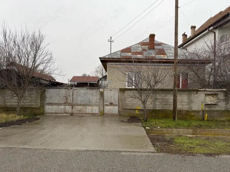 Casă cu Teren 1650 Mp în Central