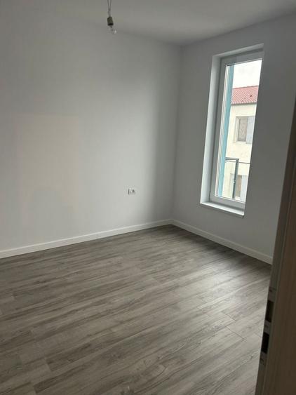 Apartament cu 2 camere decomandat în Girocului