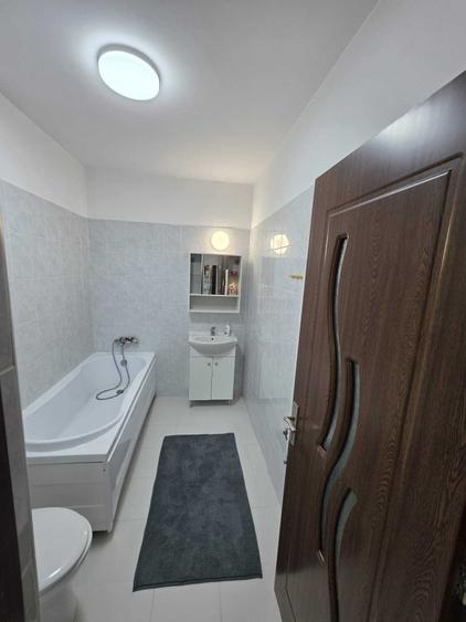 Garsonieră decomandată în Vest