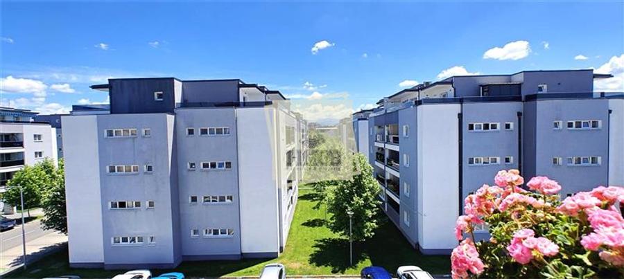 Apartament cu 3 camere semidecomandat, mobilat în Piața Cluj