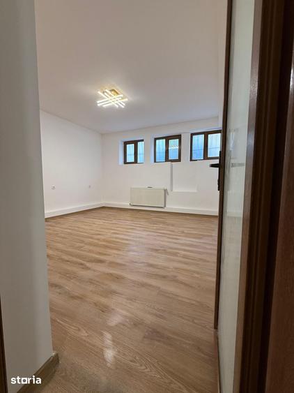 Apartament cu 3 camere în Rosetti