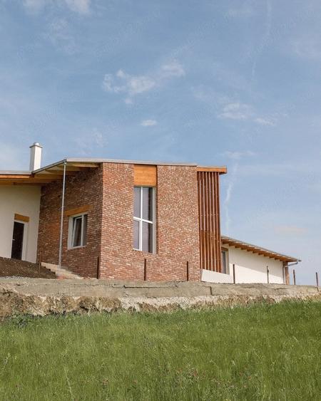 Casă cu Teren 1461 Mp în Săliște