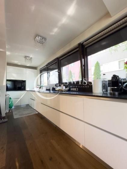 Apartament cu 3 camere semidecomandat, mobilat în Bună Ziua