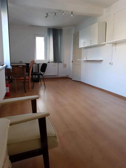 Spațiu comercial, de 21 mp, în Central