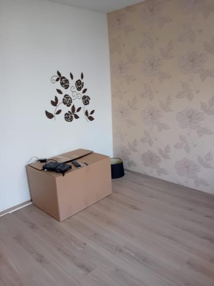 Apartament cu 3 camere semidecomandat în Girocului