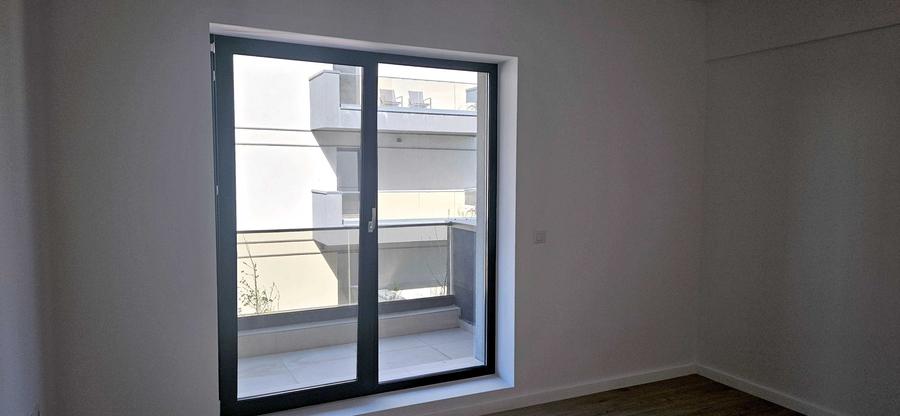 Apartament cu 3 camere decomandat în Românești