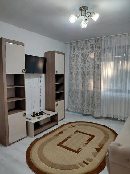 Apartament cu 2 camere semidecomandat în Independenței