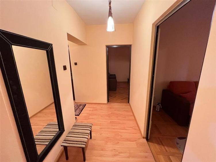 Apartament cu 3 camere decomandat, mobilat în Ultracentral