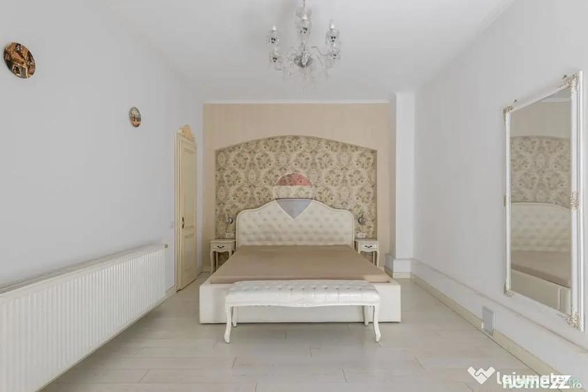 Apartament cu 3 camere semidecomandat în Central