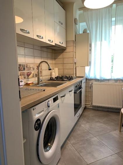 Apartament cu 3 camere semidecomandat, mobilat în Ultracentral