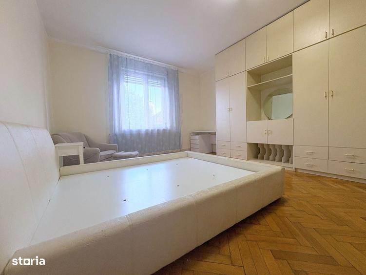 Apartament cu 3 camere decomandat în Medicină