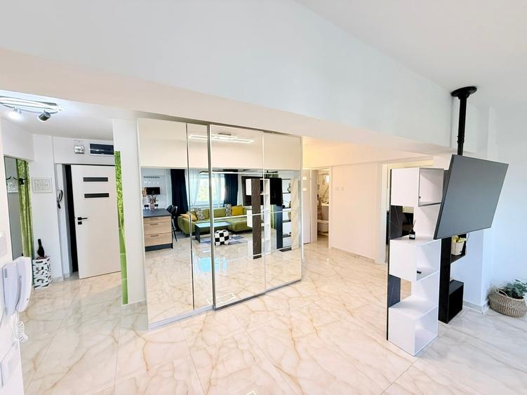 Apartament cu 3 camere semidecomandat în Băneasa