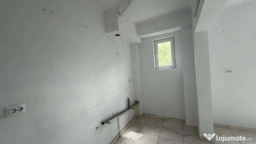 Casă cu 3 camere cu Teren 2200 Mp în Central