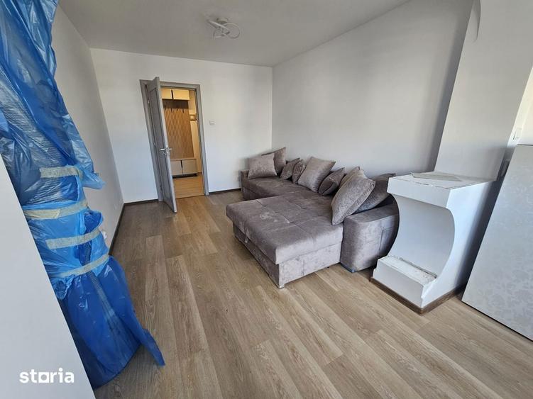 Apartament cu 3 camere decomandat în Astra
