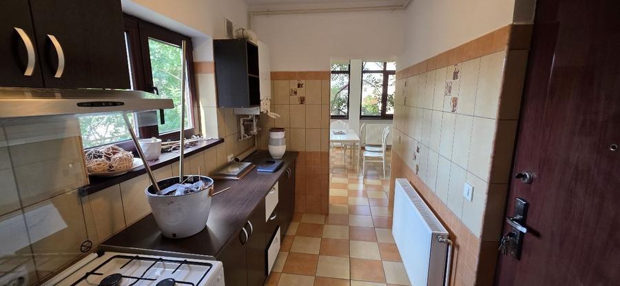 Apartament cu 4 camere decomandat, mobilat în Dacia