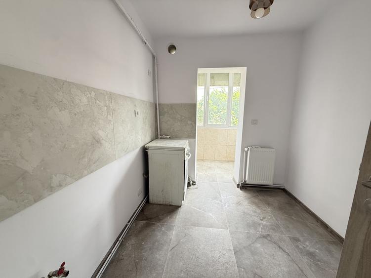 Apartament cu 3 camere decomandat, mobilat în Lipovei