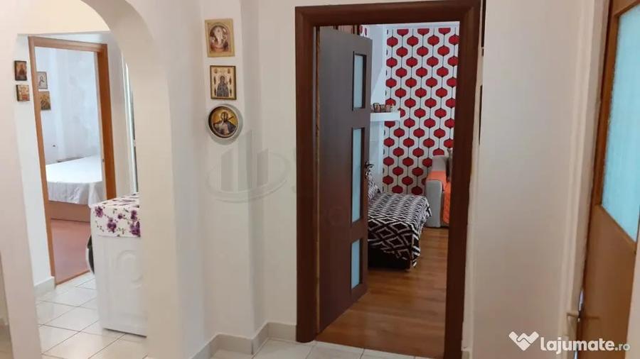 Apartament cu 3 camere decomandat în Nerva Traian