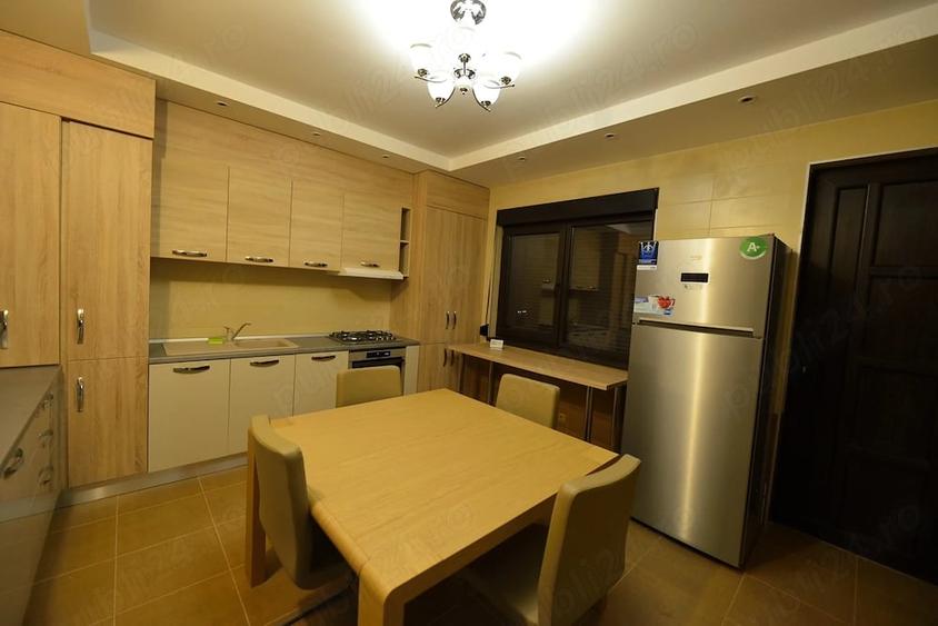 Casă cu 5 camere cu Teren 400 Mp în Băneasa