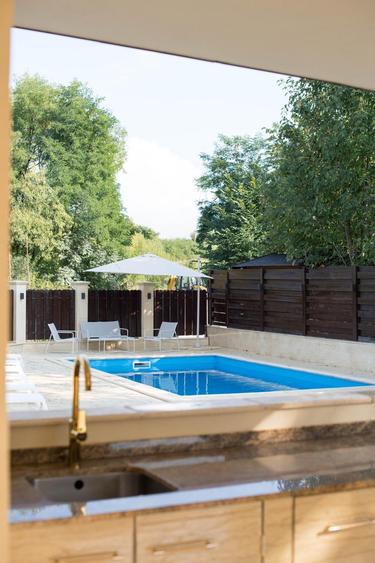 Casă cu 5 camere cu Piscina în Borhanci