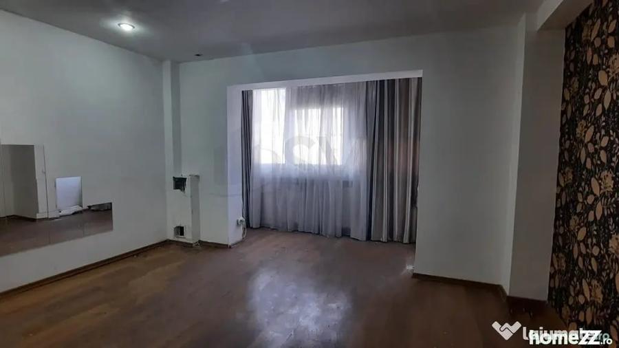 Apartament cu 3 camere decomandat în Decebal