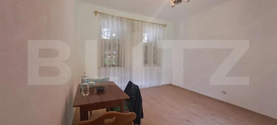 Casă cu 5 camere cu Teren 500 Mp în Berivoi
