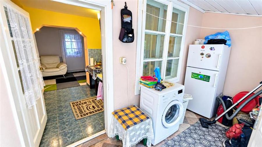 Casă individuală cu 2 camere cu Canalizare în Vest