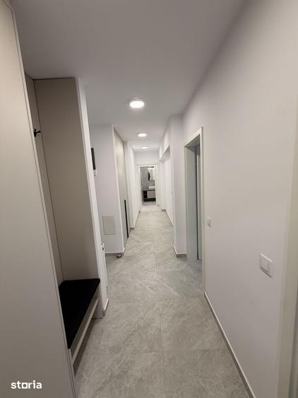 Apartament cu 3 camere decomandat în Tractorul
