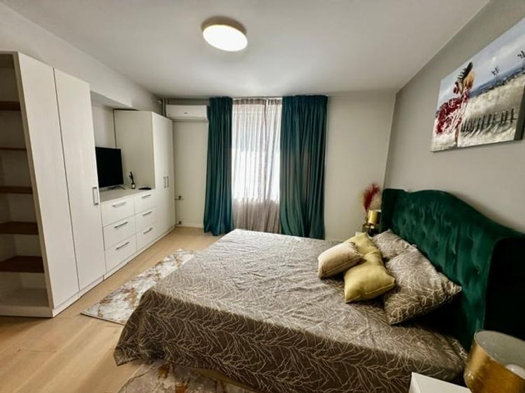 Apartament cu 3 camere semidecomandat în Calea Victoriei