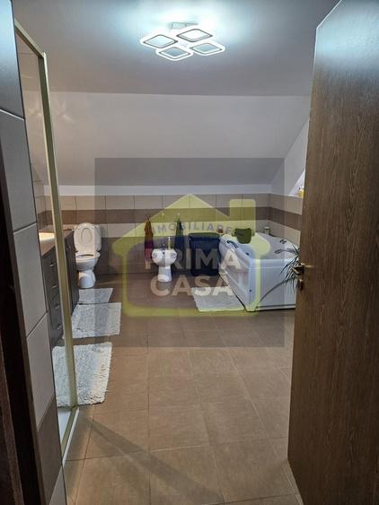 Casă individuală cu 4 camere cu Canalizare în Central