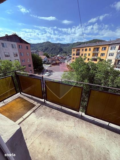 Apartament cu 3 camere de vanzare - 1