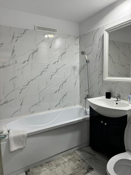 Apartament cu 3 camere decomandat în Tineretului