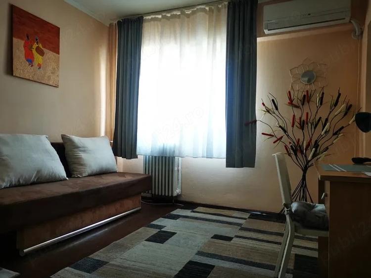 Garsonieră decomandată în UTA