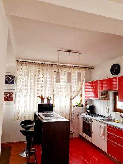 Casă individuală cu 5 camere cu Canalizare în Andronache