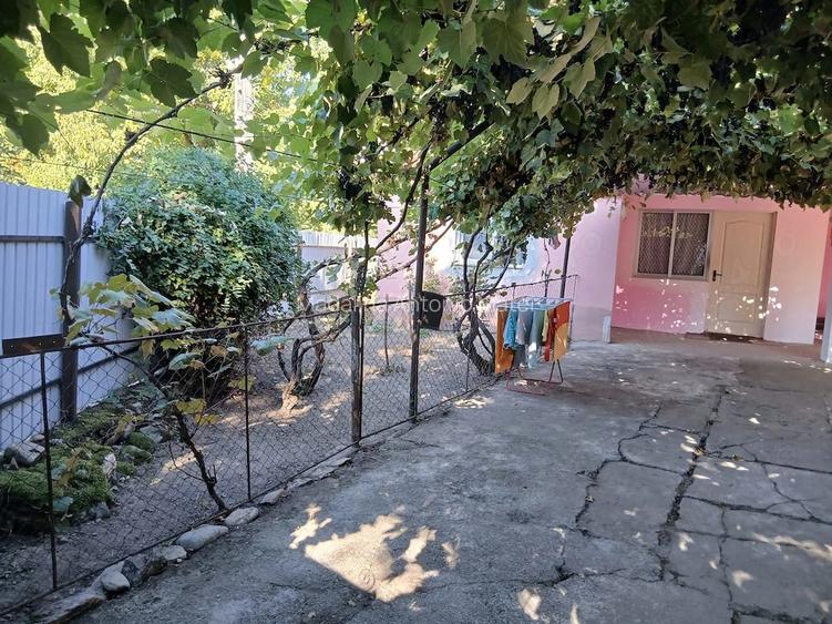 Vand casa cu gradina 1500m an sibiselu vechi hd.